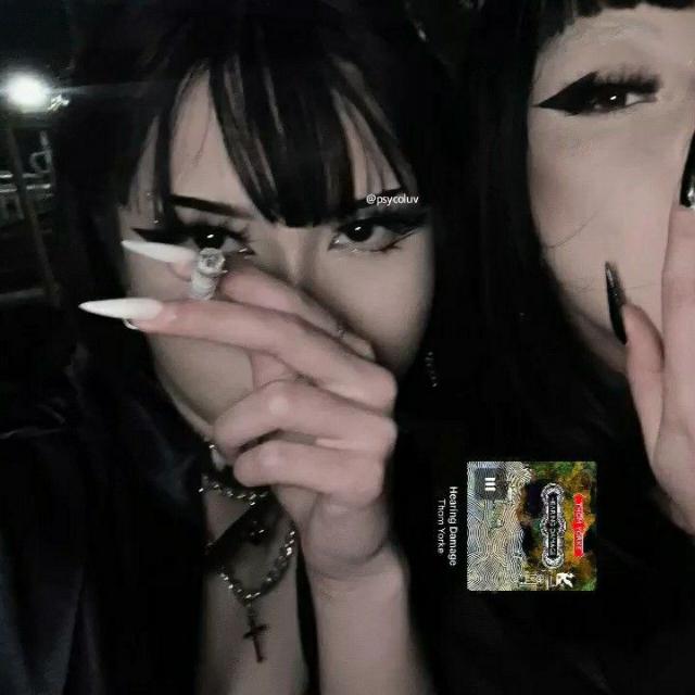 𝖋𝖗𝖎𝖊𝖓𝖉𝖘 𝖙𝖍𝖊 𝖜𝖔𝖗𝖑𝖉